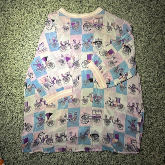 Woman’s silk chariot pattern T-shirt. With pink / purple tint. Size L. - Picture 5 of 5